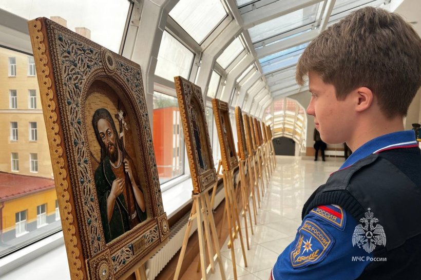 В Академии прошла выставка икон «Небесные покровители Армии и Флота России»